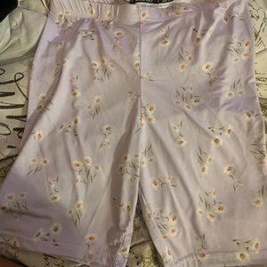 Boohoo lilac floral biker shorts